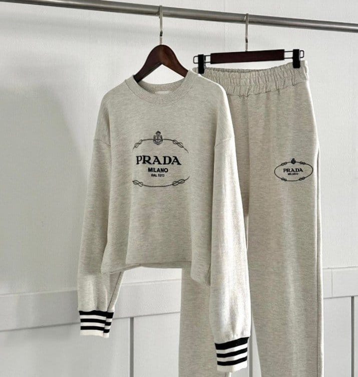 PRADA 프라다 맨투맨&조거 팬츠 세트